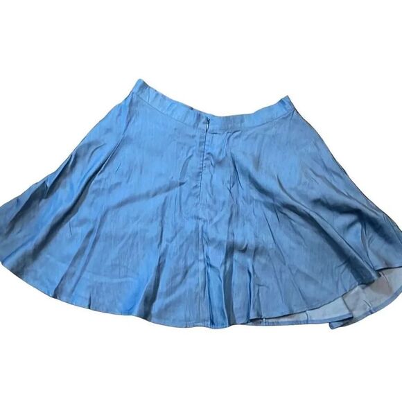 Lulus chambray back zip mini skirt. Size S - Picture 2 of 3